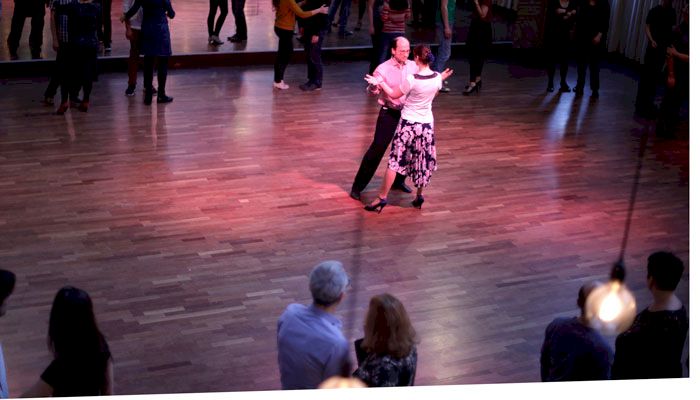 Argentijnse Tango: Versieringen voor leiders en volgers